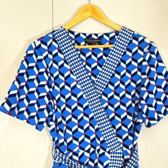 Dorothy Perkins Blue Red Dress Size UK 16 Faux Wrap Belted Mixed Pattern V-Neck - Picture 4 of 11